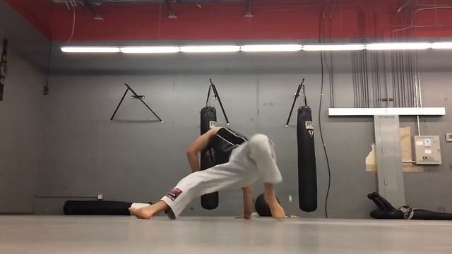 Deaf Grappler's rookie favorite break dance warm-up смотреть онлайн