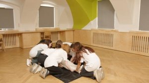 Первая помощь. УМК. Переноска пострадавшего методом нидерландский мост