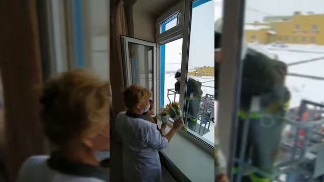 Пожарные поздравили милых дам с Международным женским днем!