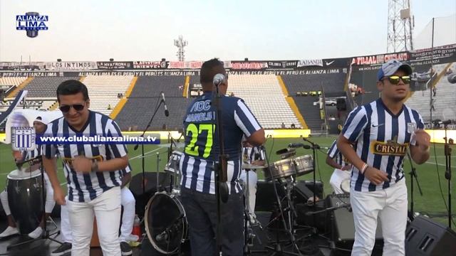 La salsa también estuvo presente en #LaNocheDelJuramentoBlanquiazul смотреть онлайн