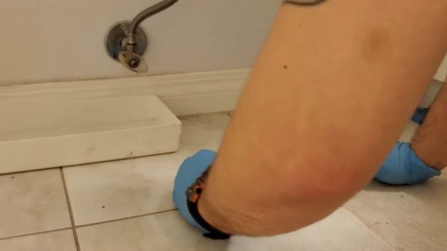 Rocking and leaking toilet (DIY guide) смотреть онлайн