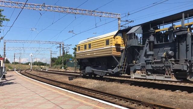 Прибытие ВЛ10-1823 и перегоняемые 2ТЭ116-1589,ЧМЭ3-1189,ЧМЭ3-7045 с хозяйственным вагоном [КЖД 2021 смотреть онлайн