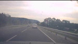 У встречной фуры взорвалось колесо прямо в форточку водителя Витц