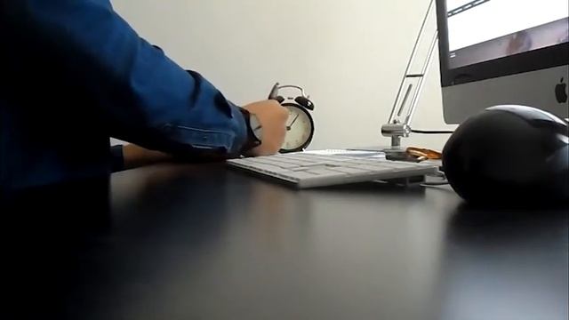 Riccardo al lavoro per il web design смотреть онлайн