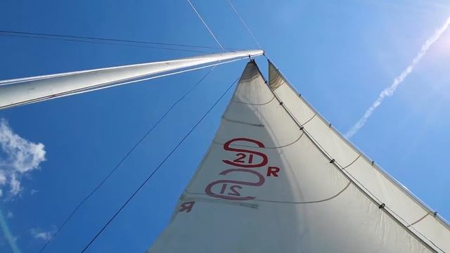 Marks trimaran in 9mph wind on a close reach. смотреть онлайн