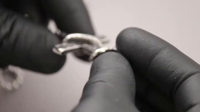 Хрест на ланцюжка зі сталі, чорний смотреть онлайн