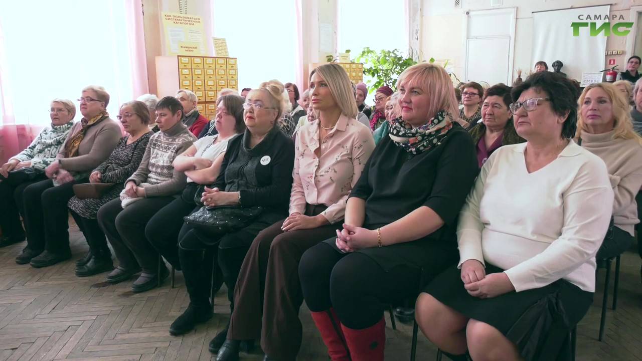 В Библиотеке №11 прошел концерт, посвященный Международному женскому дню смотреть онлайн