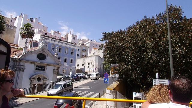 Lissabon, Lisboa, Лиссабон, прогулка на автобусе, красивые здания, некоторые в центре заброшены.