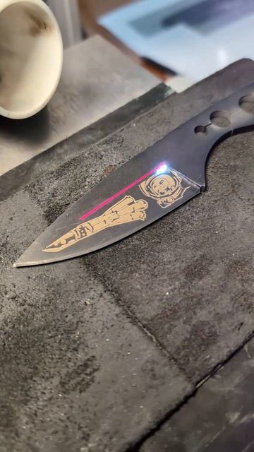 Лазерная гравировка ножа. смотреть онлайн