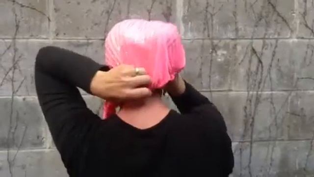How to tie a chemo head scarf by UptownGirlHeadwear.com смотреть онлайн