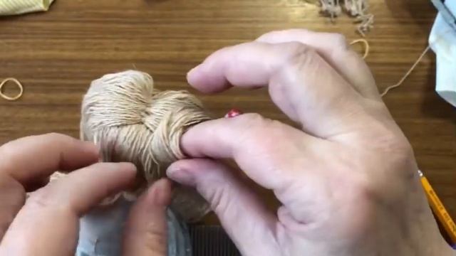 Кукольная прическа из ниток смотреть онлайн