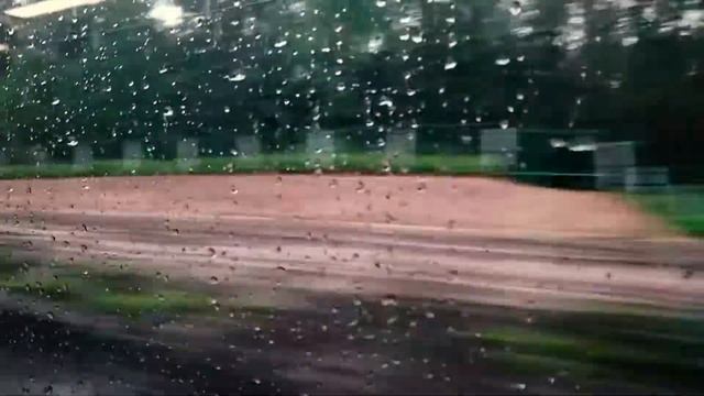 Капли по стеклу на скорости 155 км в час. Вид из электрички. смотреть онлайн