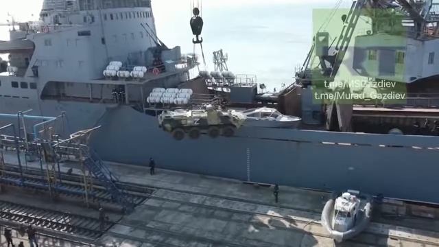 Orsk Alligator-class landing ship berthed at Berdyansk unloading a BTR-80's смотреть онлайн