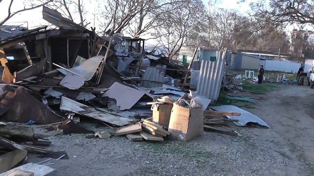 В Учкуевке на пляже снесли здания смотреть онлайн