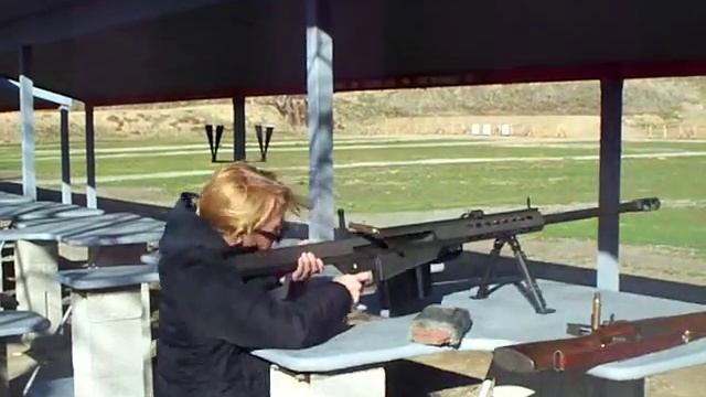 Megan shoots the .50 caliber rifle, while rocking the plumber's crack. ROCK смотреть онлайн