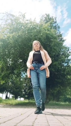 Кардиган спицами бежевого цвета