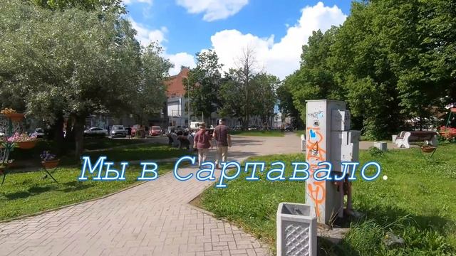 У озера