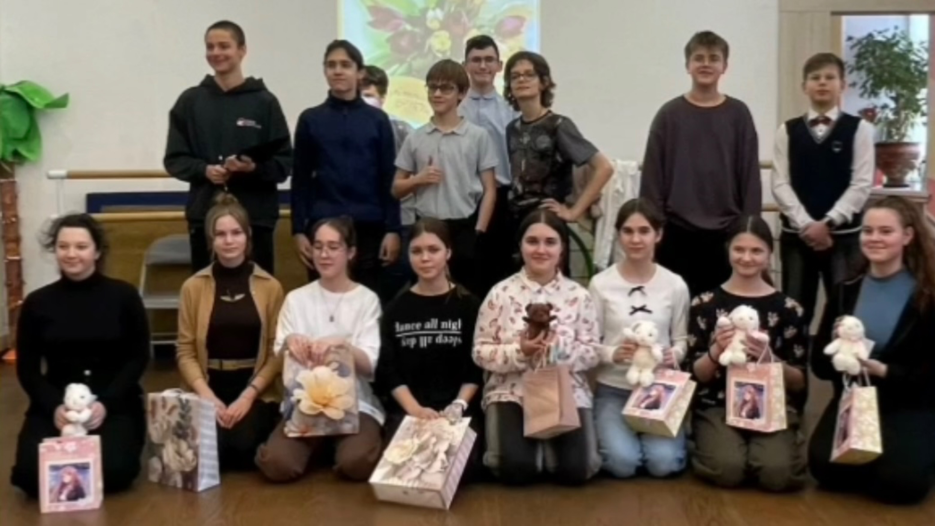 Праздник, посвященный Международному Женскому Дню в Школе МОРОЗКО смотреть онлайн