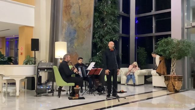 Трио «Ощущения» trio sensations А. Островский «А у нас во дворе» Arkady Ostrovsky Аnd in our yard смотреть онлайн