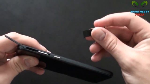 Alcatel One Touch Idol S Insert the SIM card смотреть онлайн