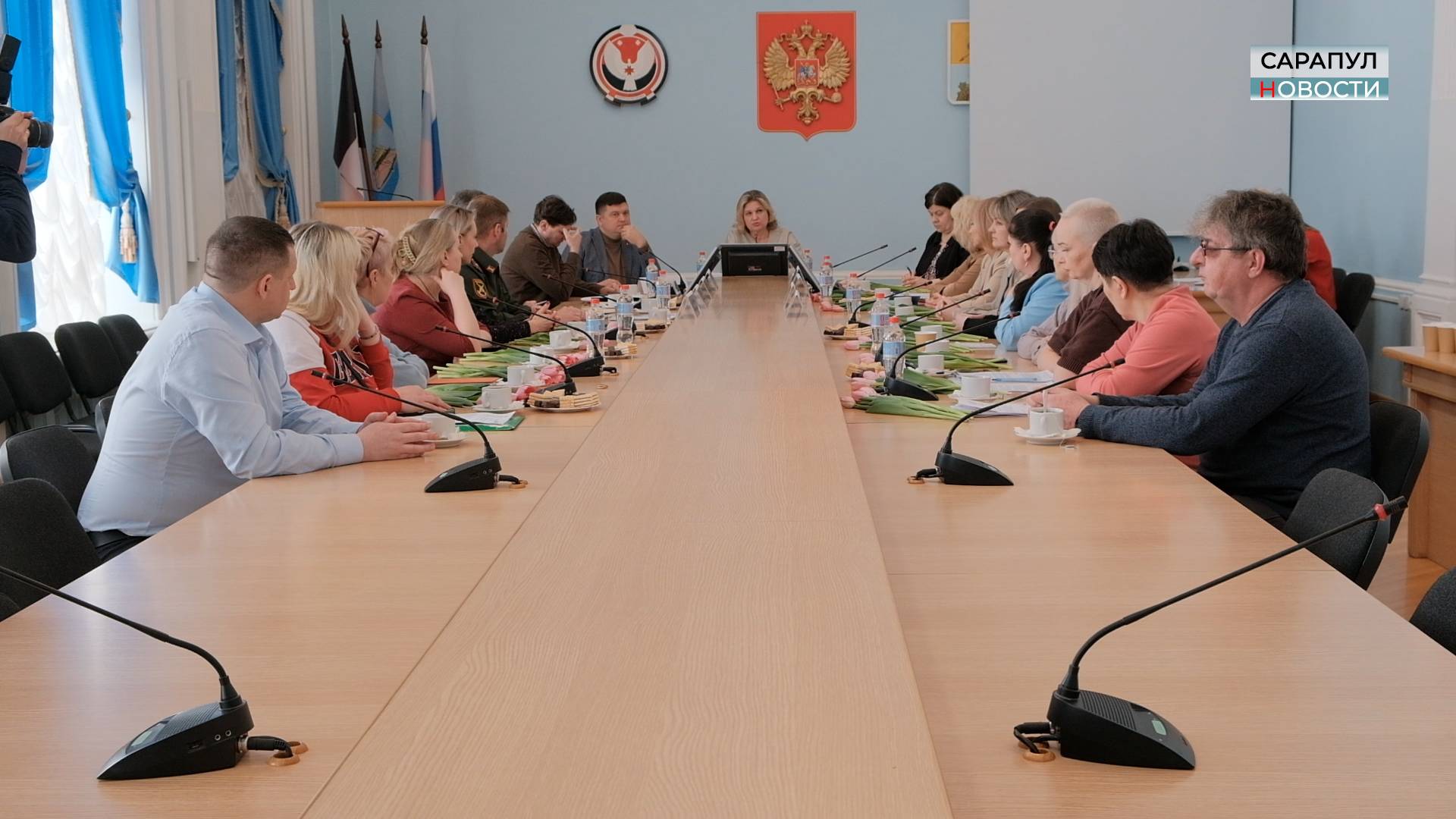 В САРАПУЛЕ ОБСУДИЛИ МЕРЫ ПОДДЕРЖКИ СЕМЕЙ УЧАСТНИКОВ СВО смотреть онлайн