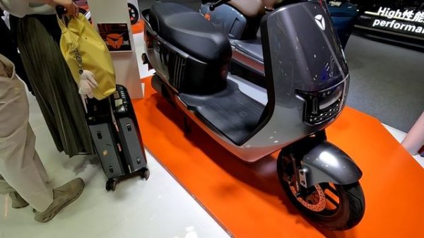 Выставка CFAIR 2. Электрические скутеры YADEA. Часть 89.