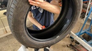 Два вида шумоизоляции для автомобильных покрышек.