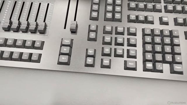 Custom made MA Lighting grandMA3 onPC Command Wing σε flight case με οθόνη και ενσωματωμένο PC! смотреть онлайн