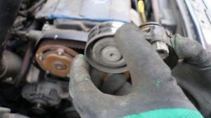 КАК ОТКРУТИТЬ БОЛТ ШКИВА КОЛЕНВАЛА ОПЕЛЬ АСТРА Н