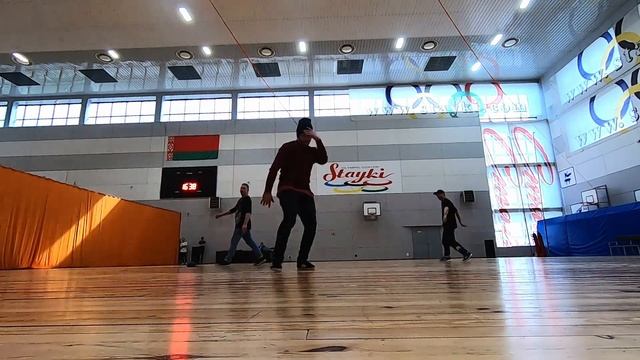 Всё ещё в теме. Показательный фристайл в Стайках. bboy Andy, bboy Falcone, bboy Ksens смотреть онлайн