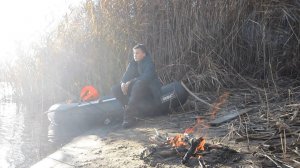 ПОПЛЫЛ ОДИН НА НЕОБИТАЕМЫЙ ОСТРОВ, НА ЦЕЛЫЙ ДЕНЬ. РЫБАЛКА НА ДОНКУ. Картошка на углях.