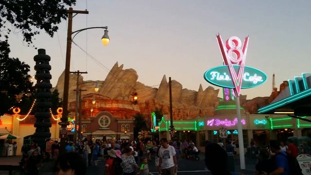 Cars Land Neon lighting ceremony at Sunset смотреть онлайн