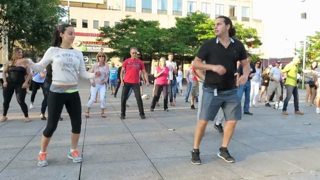 Adriano & Samantha (Cours de Salsa) aux Mercredis Salsafolie aux Jardins Gamelin le 15 Juillet 2015 смотреть онлайн