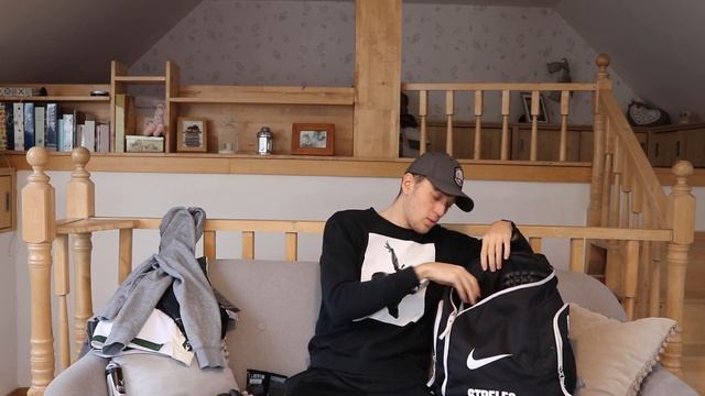What´s in Shooter´s basketball backpack?! смотреть онлайн