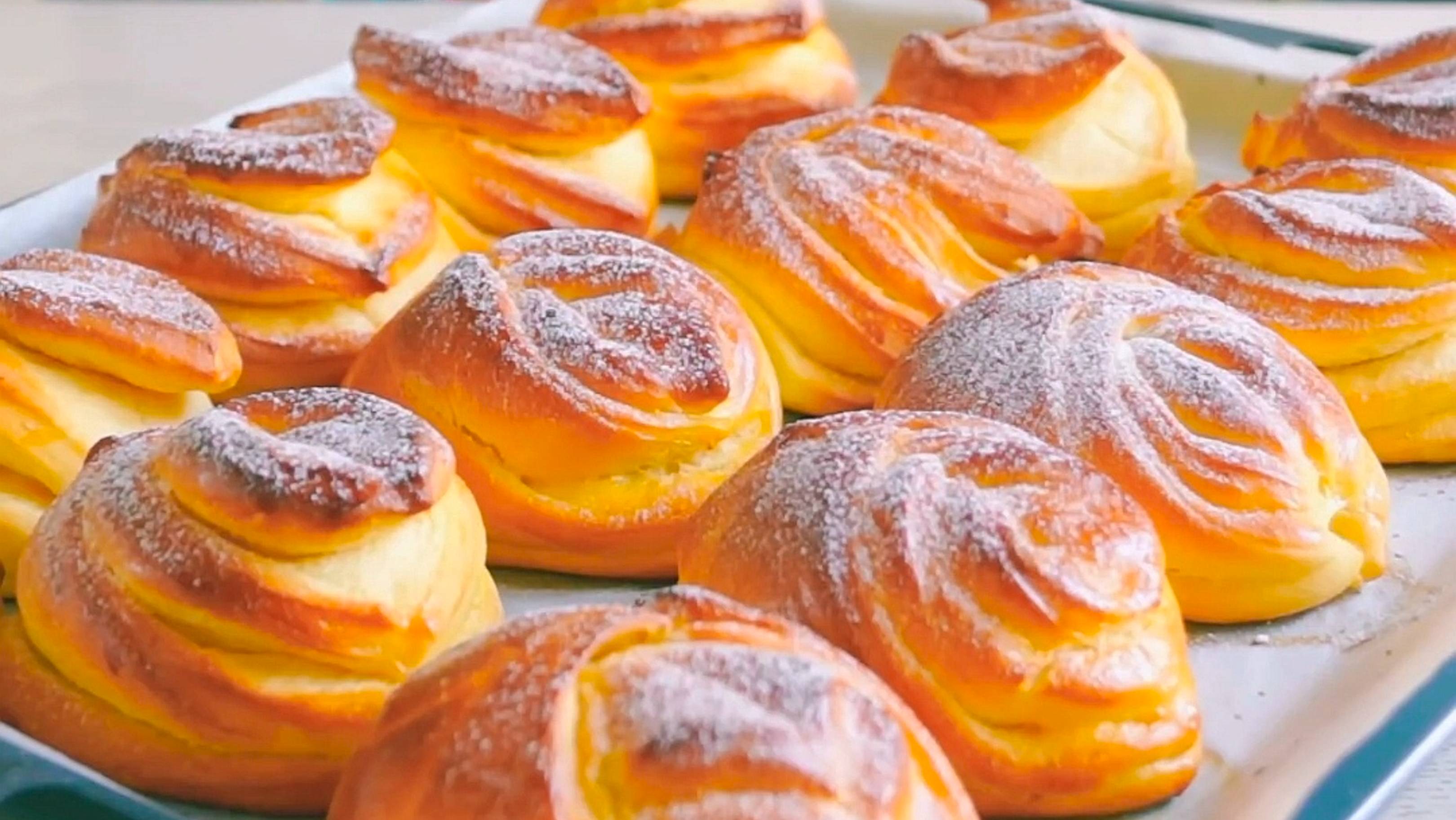 БУЛОЧКИ по этому рецепту получаются очень мягкие, слоистые и очень ароматные! смотреть онлайн