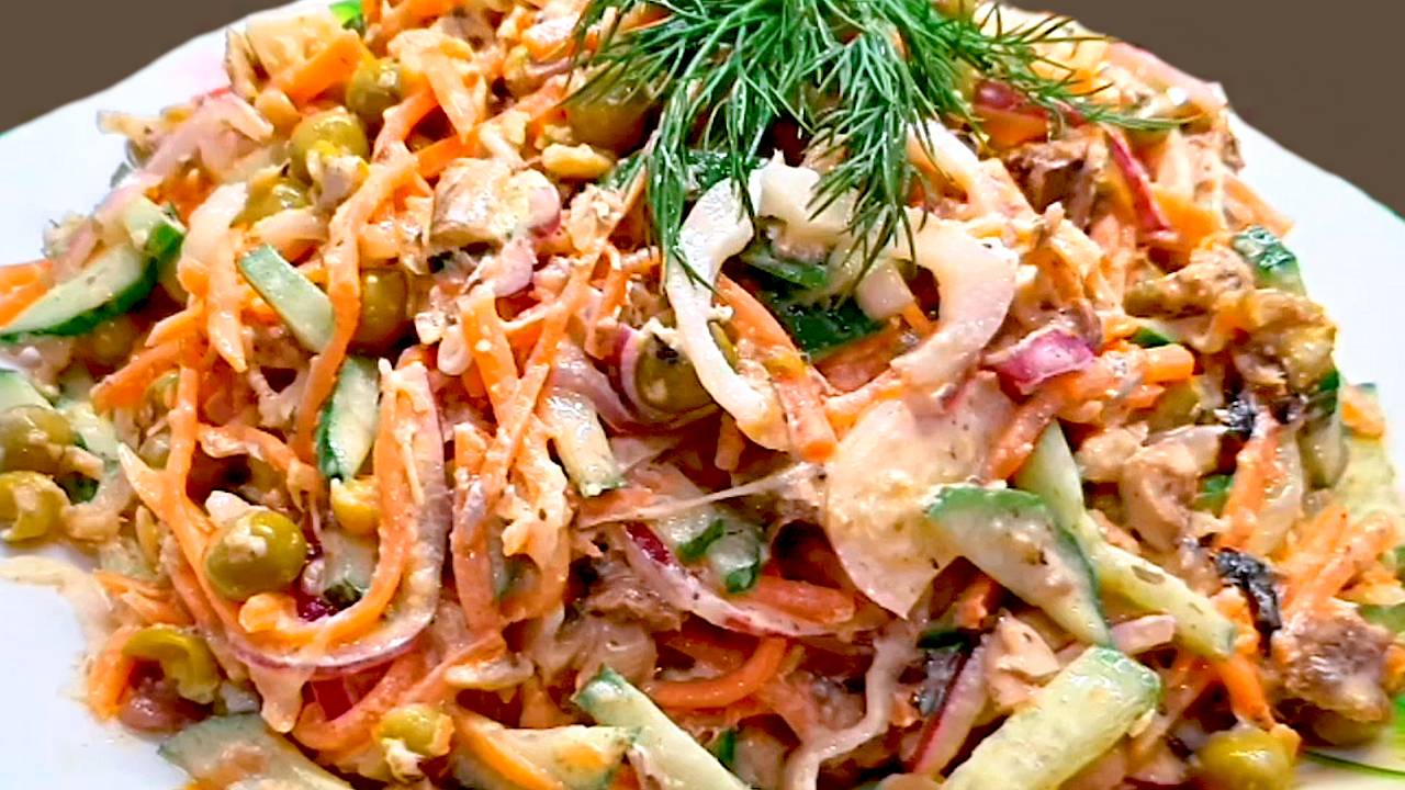 Беру ШПРОТЫ и 4 ложки горошка и готовлю Гениальный салат! смотреть онлайн