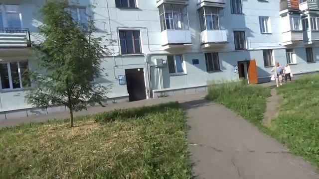 Russian Autistic Аутист в футболке Ван Гога Александр Алёнин идет искать правды в администрацию смотреть онлайн