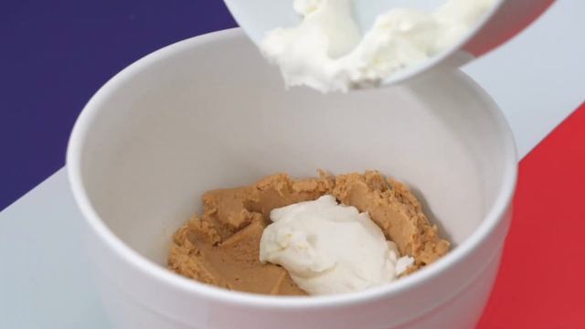 SNICKERS Mini Peanut Butter Pies смотреть онлайн