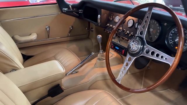 1965 Jaguar E-Type Series 1 4.2 Roadster смотреть онлайн