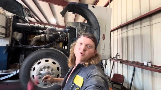 Master semi chiropractor, twist’s 2001 Peterbilt with large BBC смотреть онлайн