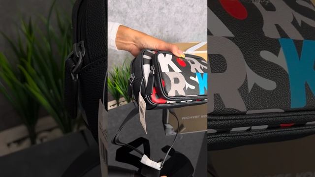 MICHAEL KORS Cooper Graphic Logo Sling Pack (red multi) смотреть онлайн