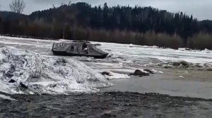 В кузбасском городе ледоход смыл мост вместе с людьми