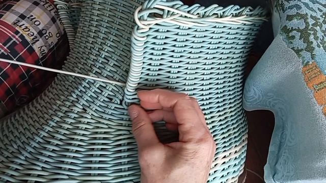 Доработка плетеного башмака. Обмотка краёв голенища.