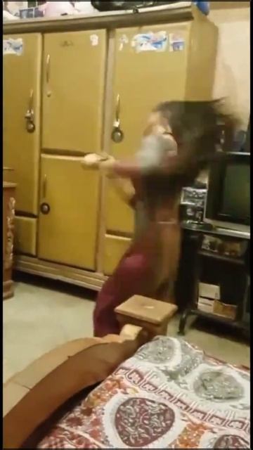 Young Girl Amazing Dance At Home смотреть онлайн