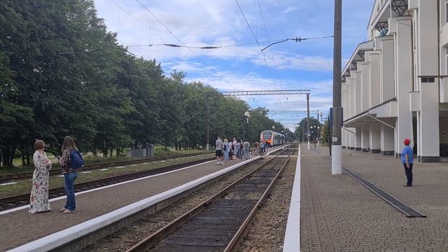 ДИЗЕЛЬ-ПОЕЗД ДПКР3-004 С ПРИВЕТЛИВОЙ ЛОКОМОТИВНОЙ БРИГАДОЙ ТИФОН ГУДОК ГРОМКИЙ КОЛОМЫЯ-ЛЬВОВ смотреть онлайн