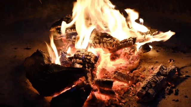 РЕЛАКС ВИДЕО ДЛЯ МУРАШЕК / ПОМОЖЕТ ВАМ РАССЛАБИТЬСЯ ПОД ЗВУКИ КОСТРА И ВОССТАНОВИТЬ СИЛЫ смотреть онлайн