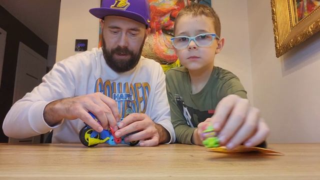 Odkryliśmy TAJEMNICĘ Super Things NEON POWER i otworzyliśmy pojazd TURBO ICE z 11 serii... смотреть онлайн