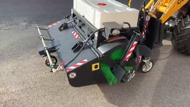 kloubový nakladač GEHL AL340, zametací kartáč/kefa, Kovaco 81155 смотреть онлайн