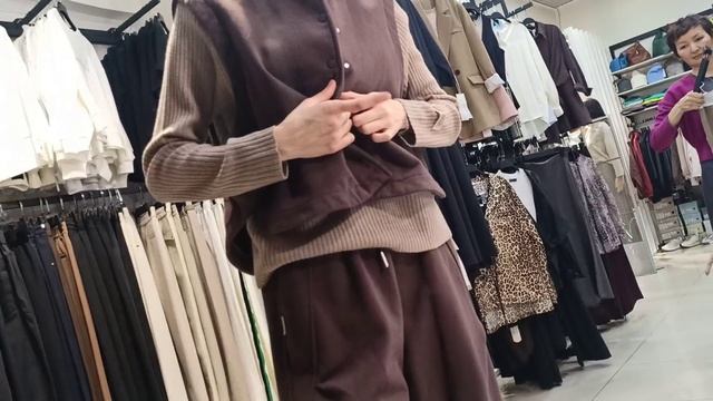 Съездили хорошо, но купили не всё, что хотели)) Маша перемерила полмагазина. смотреть онлайн