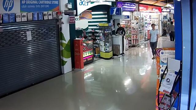 ภาพกล้องวงจรปิด Hikvision รุ่น DS2CD2012 I ร้าน CCTV OUTLET สาขาฟอร์จูน รัชดา смотреть онлайн